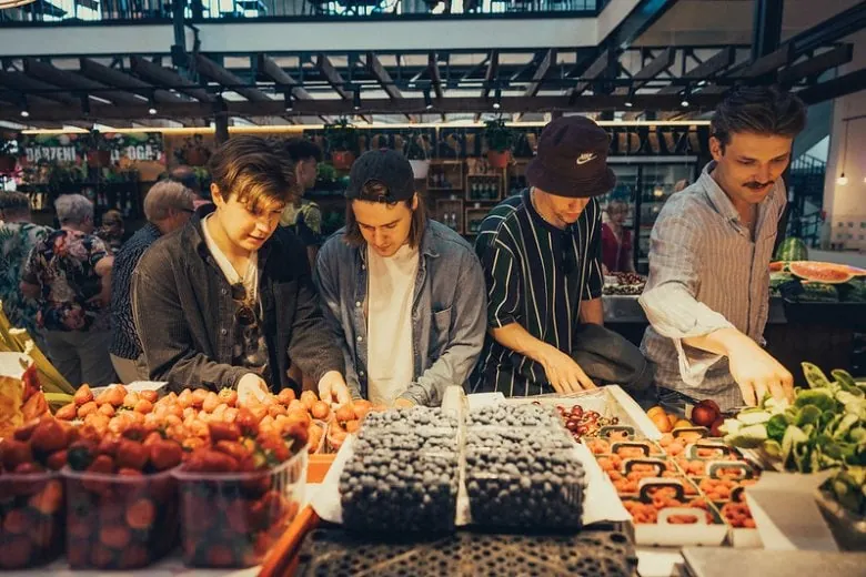 Spring guide in Riga - Captures the dose of vitamins at the market
