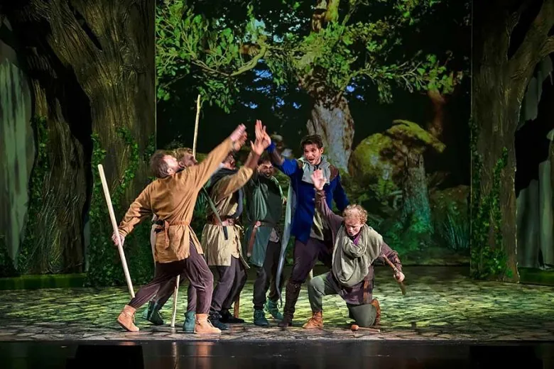 Ein musikalisches Schauspiel für die ganze Familie "Robin Hood" - Ein musikalisches Schauspiel für die ganze Familie "Robin Hood"