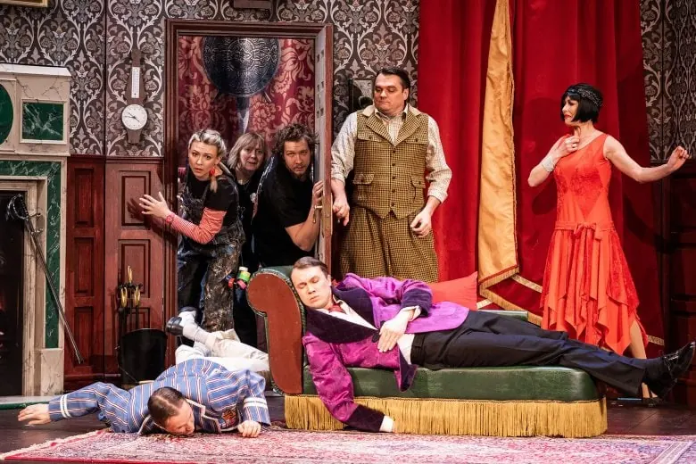 "The Play That Goes Wrong" - "The Play That Goes Wrong"