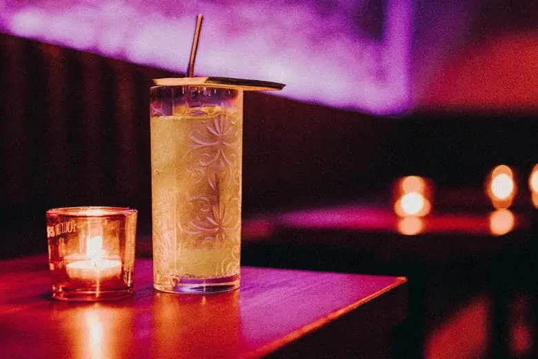 Zeit für Cocktails!  - Bar Six