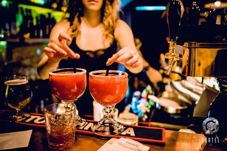 Zeit für Cocktails!  - Cartel bar Riga