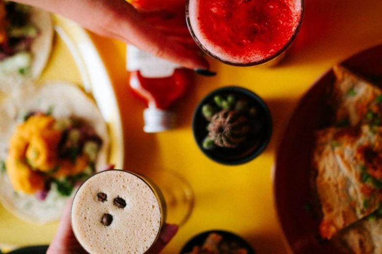 Laiks kokteilim - Mañana