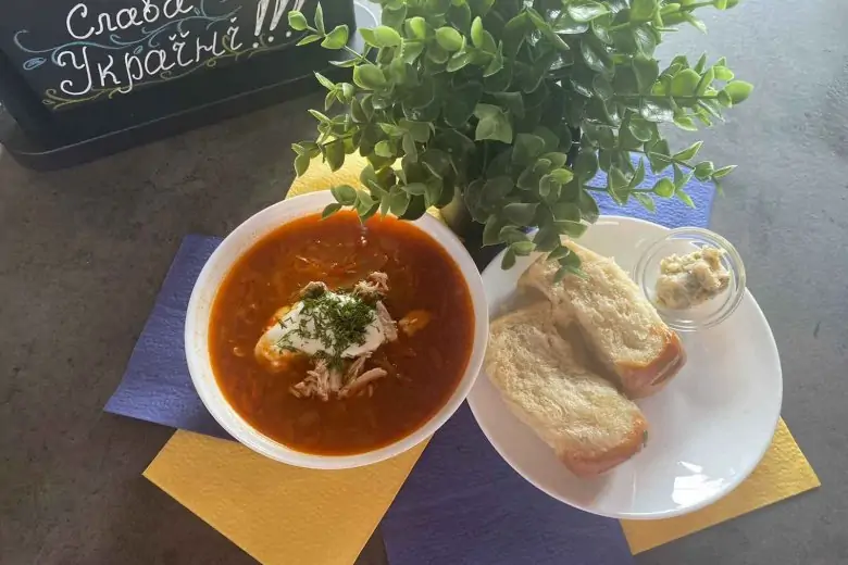 Ukrainische Küche und Getränke in Riga - Borščs - garšīgi pie ukrainietēm