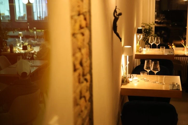 Wine bars and restaurants - Lowine