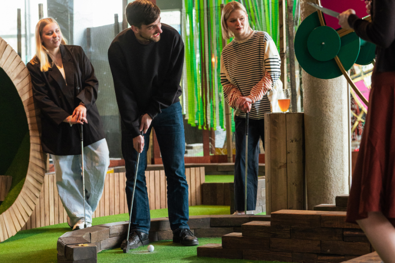SWINGS GOLF - SWINGS GOLF