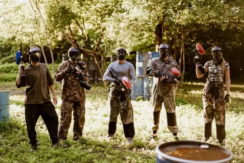 Paintball und Lasertag auf der Zaķusala