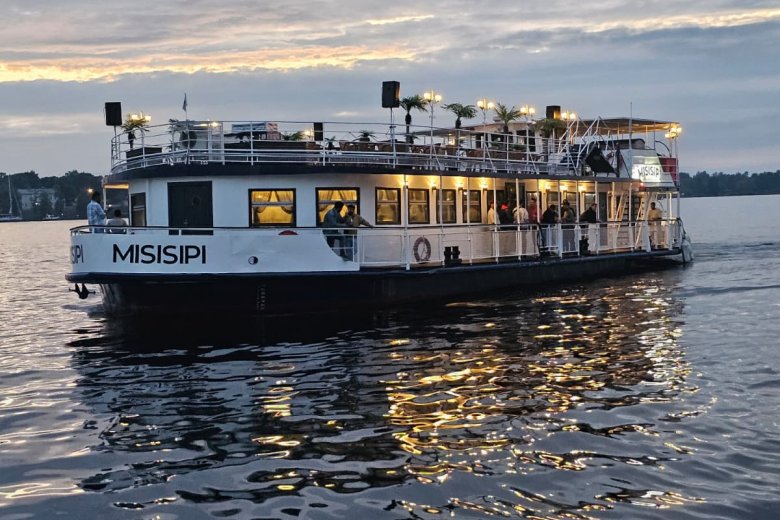 Atpūtas kuģītis "Misisipi" - River Cruises Latvia - Atpūtas kuģītis "Misisipi" - River Cruises Latvia
