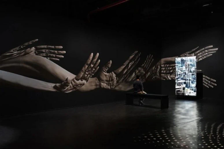 Prijagīta Dija (Priyageetha Dia), "Siets: Spektru sistēmas perlūdija", Courtesy of the Diriyah Biennale Foundation. Foto: Marko Kapelleti (Marco Cappelletti)