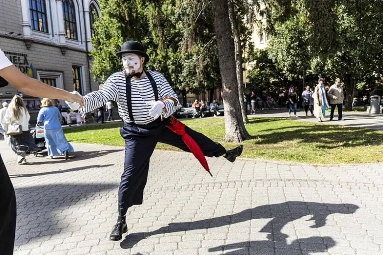 Riga’s 825th Birthday Celebrations - Celebrations in Vērmanes Garden – Riga’s Friends Come to Visit