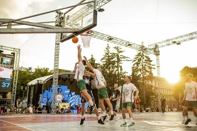 Rīgas dzimšanas dienas svinības - Diennakts basketbola turnīrs “Krastu mačs”