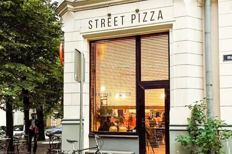 Ein Stadtführer für die Umgebung von Pardaugava - Street Pizza