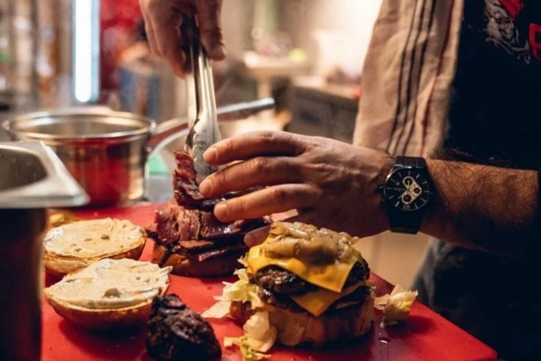 Grīziņkalna un Avotu ielas apkaime - Boar BBQ – Gaļas cienītāju paradīze
