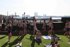 Miers lielā atklāšanas ballīte - Sauna, aukstās peldes un kopiena Andrejsalā