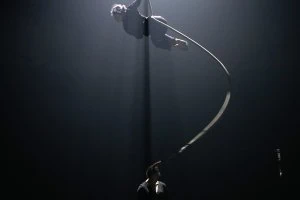 Zeitgenössische Circus-Tanzvorstellung "Spirale"