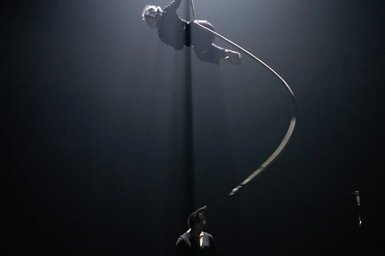 Zeitgenössische Circus-Tanzvorstellung "Spirale" - Zeitgenössische Circus-Tanzvorstellung "Spirale"