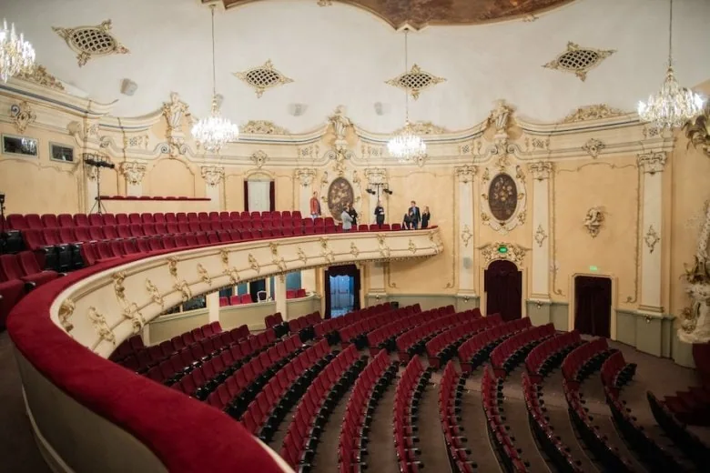 Ekskursija kinoteātrī Splendid Palace un īsfilma "81 metrs" (angliski) - Ekskursija kinoteātrī Splendid Palace un īsfilma "81 metrs" (angliski)
