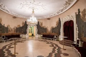 Ekskursija kinoteātrī Splendid Palace un īsfilma "81 metrs" (latviski)
