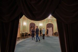 Ekskursija kinoteātrī Splendid Palace un īsfilma "81 metrs" (latviski)