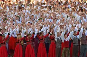 XIII. Lettisches Gesangs- und Tanzfestival der Schuljugend