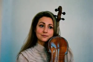 Muzikālais brančs ar Elīnu Bukšu (vijole) un Kristapu Bergu (čells)