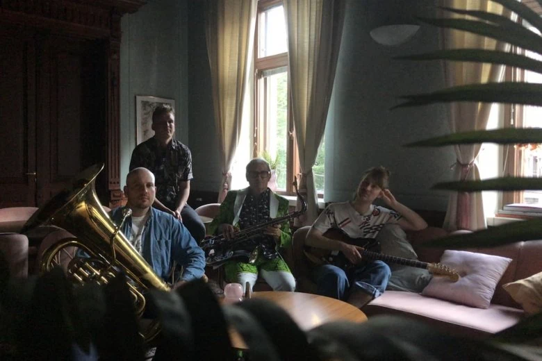 Jimi Tenor spēlē Zodiaku. Brīnumu laukums Hanzas peronā - Jimi Tenor spēlē Zodiaku. Brīnumu laukums Hanzas peronā