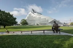 Vasara pirmdienās Latvijas Nacionālajā bibliotēkā 