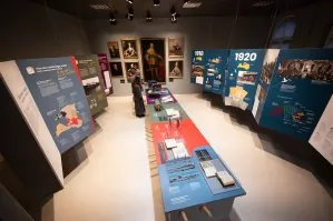 Ausstellung "Satversme 100+" ("Verfassung 100+")