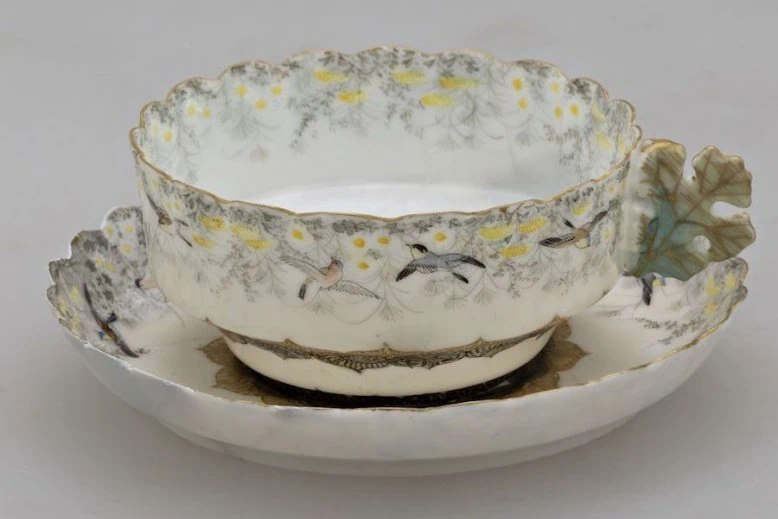 Tase ar apakštasi. Ķīna, 18. gs. Jana Lībiete – keramikas, stikla un porcelāna restauratore. Tase restaurēta 2022. g. RVKM krājums