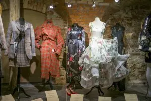 Ausstellung "Vivienne Westwood: eine persönliche Kollektion von Kleidern und Accessoires"