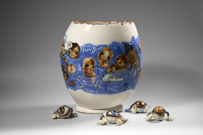 Panikas lēkme porcelānā: Skujas Braden izstāde "Augšā, lejā un visapkārt!" - Panikas lēkme porcelānā: Skujas Braden izstāde "Augšā, lejā un visapkārt!"