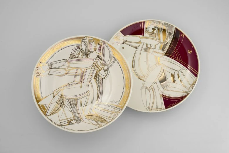 Dekoratīvi šķīvji "Tango". A. Borodkins. Autordarbs. 1994. Priv. īp. Foto: Gvido Kajons/ Rīgas Porcelāna muzej