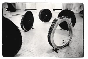 Einzelausstellung von Andris Breže  "Umschließung". Zyklus "Riesen"