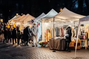 Ziemassvētku Pastaigu tirgus Mežaparkā