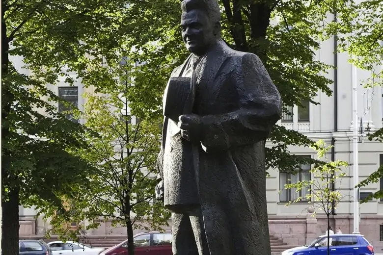 Piemineklis Latvijas Valsts prezidentam Kārlim Ulmanim - Piemineklis Latvijas Valsts prezidentam Kārlim Ulmanim