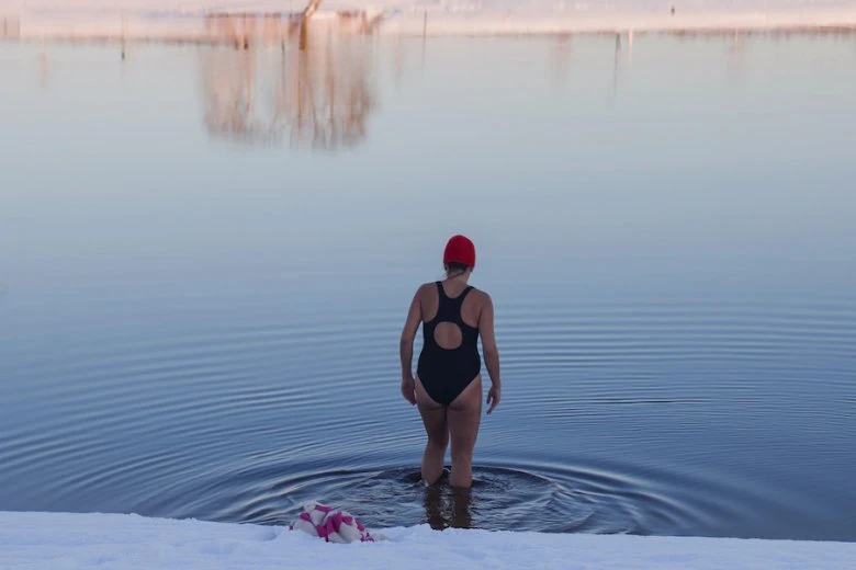 Winter swimming in Riga - Bolderāja reservoir