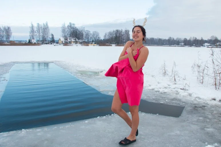 Winter swimming in Riga - Langstiņu lake
