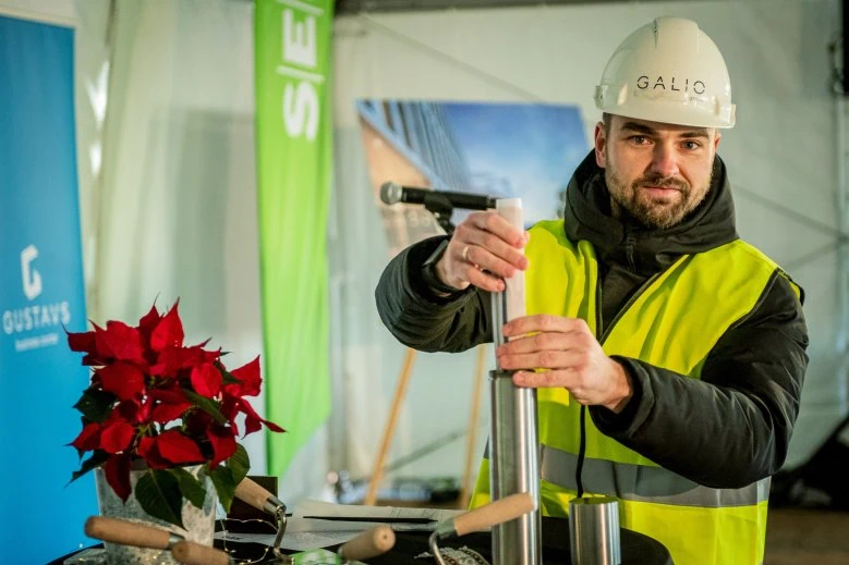 A symbolic time capsule has been embedded at GUSTAVS Business Center - A symbolic time capsule has been embedded at GUSTAVS Business Center