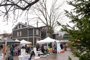 Weihnachtsmarkt im Kalnciema kvartāls (Kalnciems-Viertel)